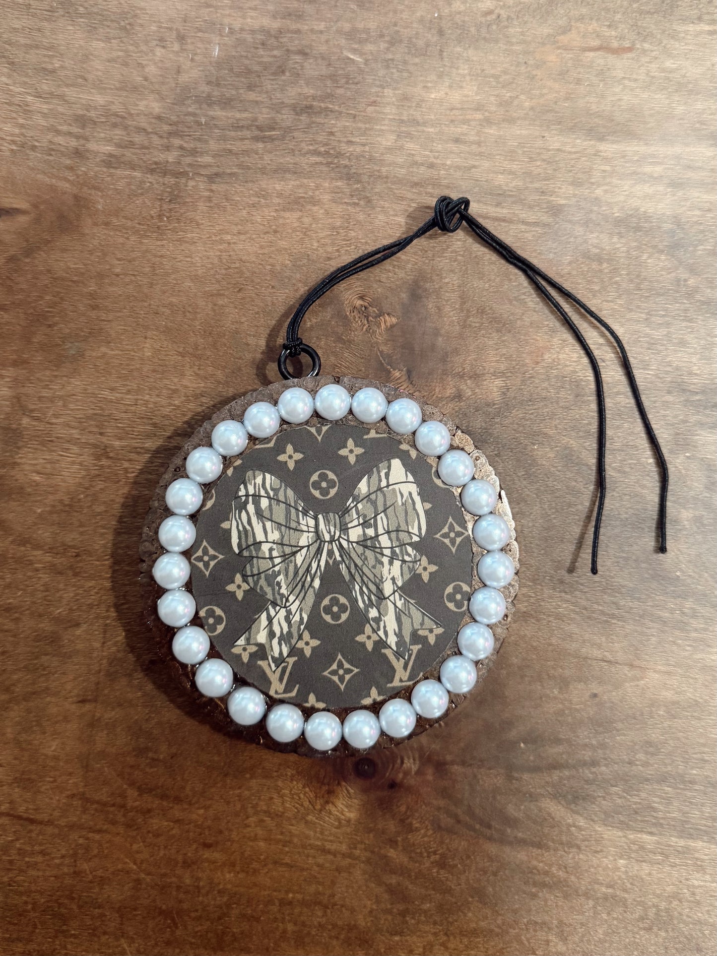 Pearl Camo Bow Freshie